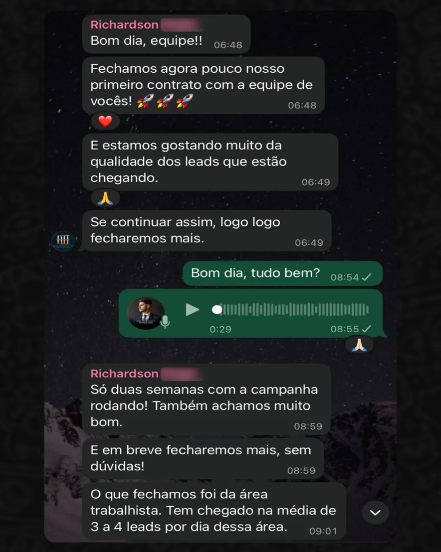 Mensagem de cliente da RPF no WhatsApp comemorando contratos fechados