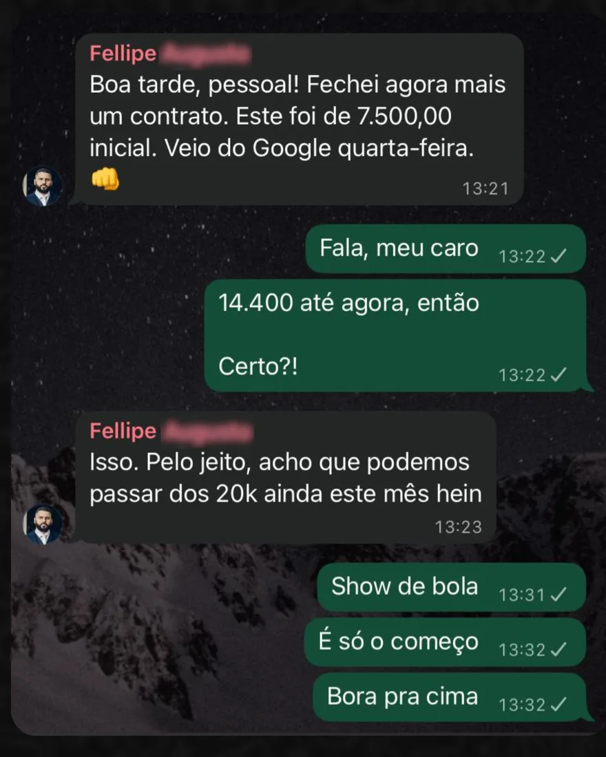 Mensagem de cliente da RPF no WhatsApp comemorando contratos fechados